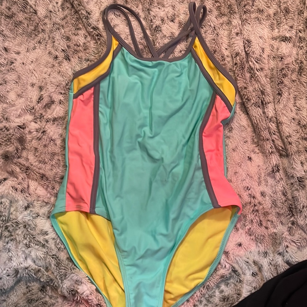 Colors are Yellow pink blue gray